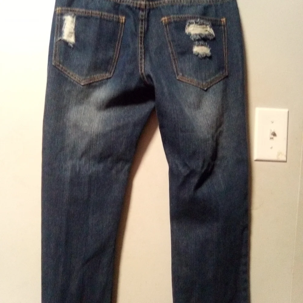 PROJECT eighteen ripped blue jeans. Size 9. (32X29.5)